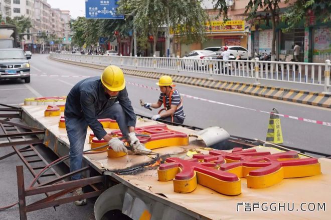 云城区破损残旧户外广告牌(图4)