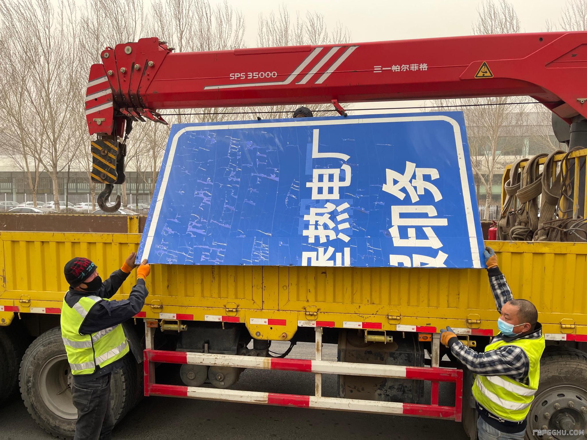 哈尔滨清理违法违规广告牌500余处